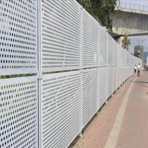 围挡报价揭秘 珠海五山地产围挡2毛起租，钢板桩优势全景解析